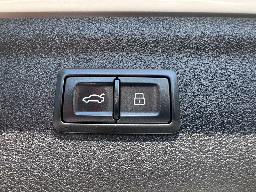 Audi Q3 2L S Line Plus White #11