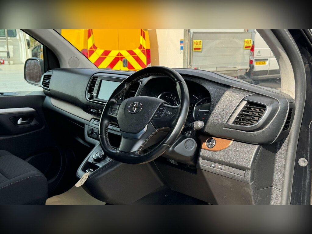Toyota PROACE D Active White #14