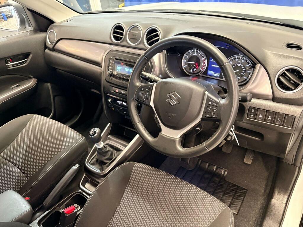 Suzuki Vitara Sz5 Hev Allgrip White #26