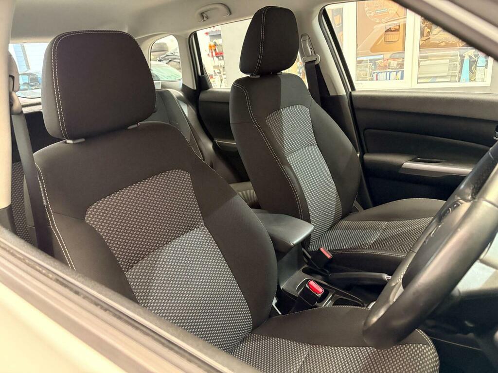 Suzuki Vitara Sz5 Hev Allgrip White #28