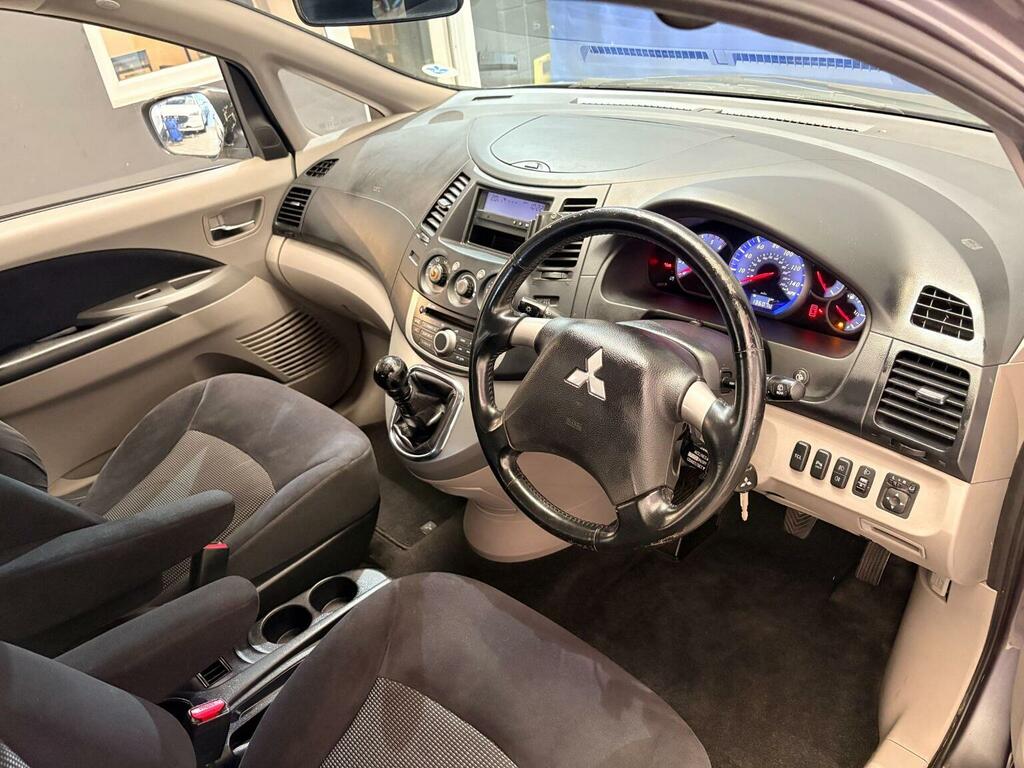 Mitsubishi Grandis 2.0 Di-d Classic Black #22