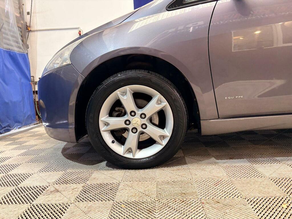 Mitsubishi Grandis 2.0 Di-d Classic Black #32