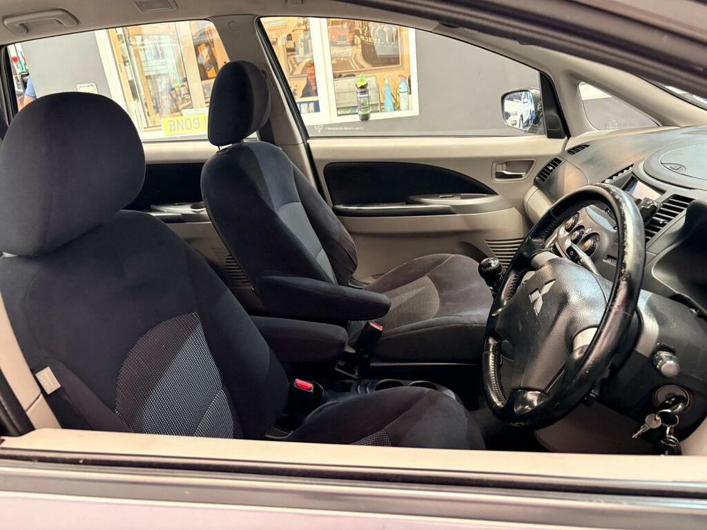 Mitsubishi Grandis 2.0 Di-d Classic Black #23