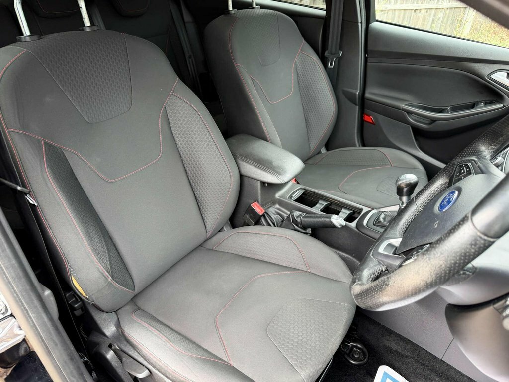 Ford Focus 1L St-line Black #5
