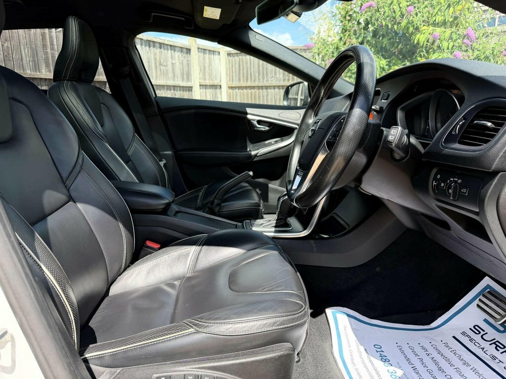 Volvo V40 1.5L R-design Pro White #5