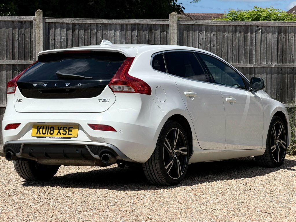 Volvo V40 1.5L R-design Pro White #3