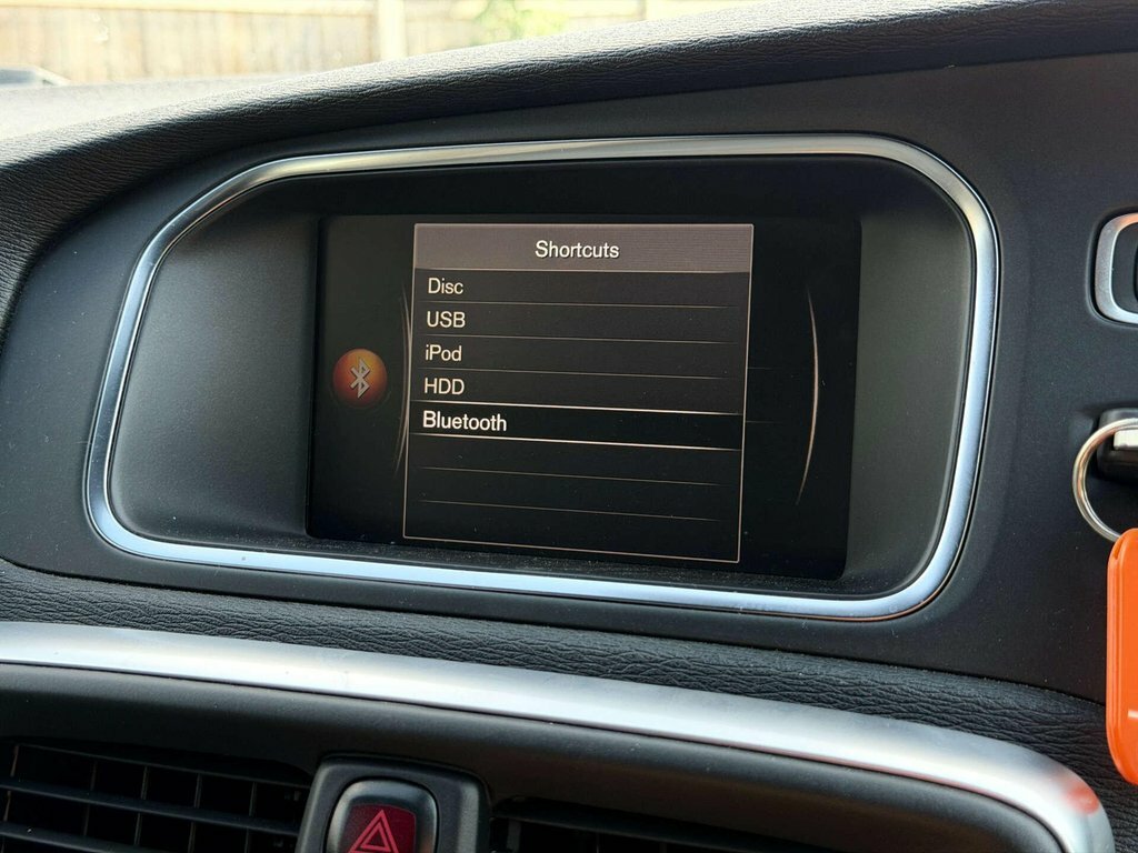 Volvo V40 T2 Momentum - Rear Park Assist, City Safety Black #55