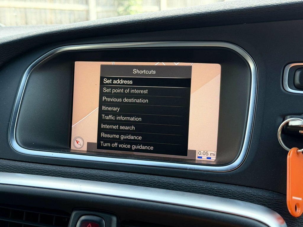 Volvo V40 T2 Momentum - Rear Park Assist, City Safety Black #52