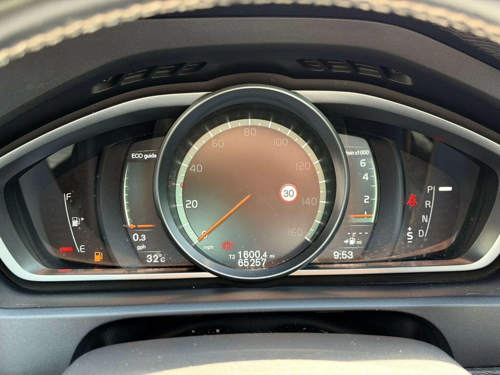 Volvo V40 T2 Momentum - Rear Park Assist, City Safety Black #8