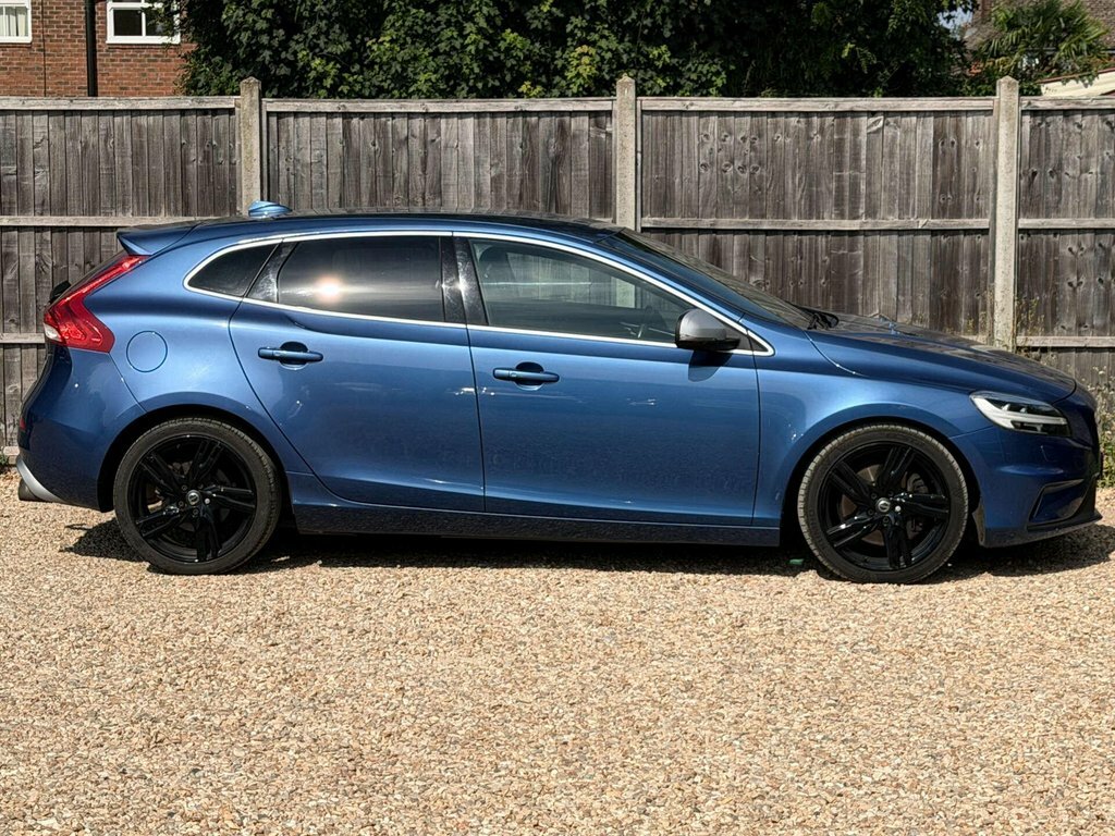 Volvo V40 T2 Momentum - Rear Park Assist, City Safety Black #13