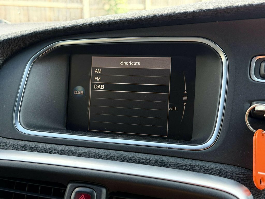 Volvo V40 T2 Momentum - Rear Park Assist, City Safety Black #53
