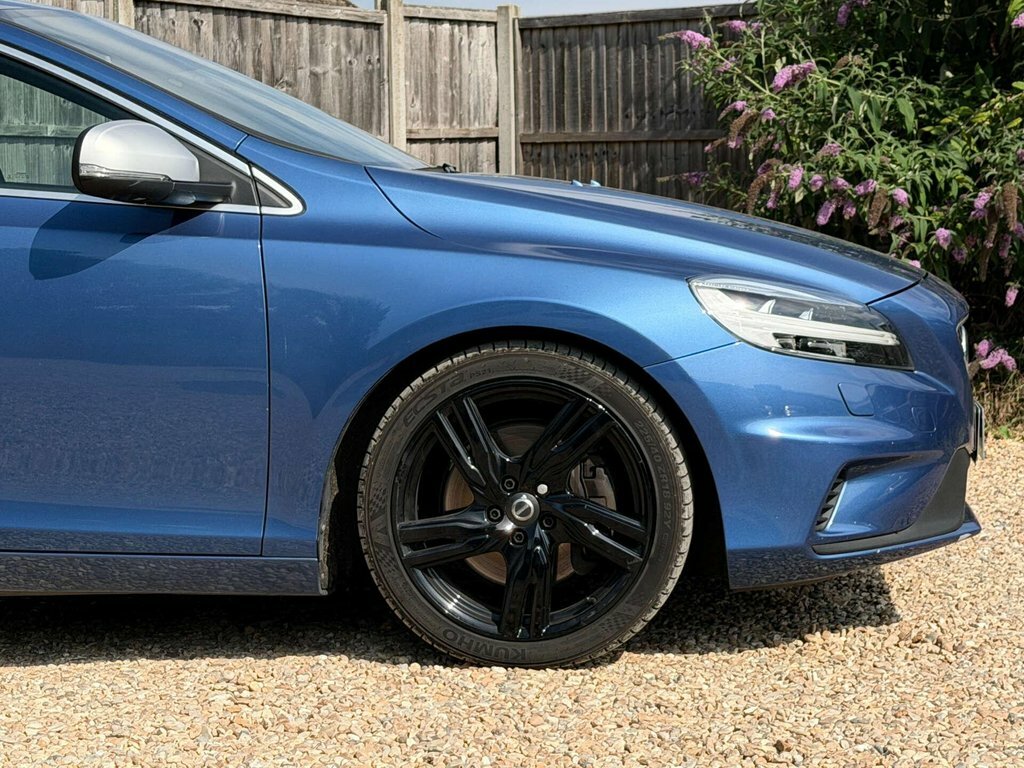 Volvo V40 T2 Momentum - Rear Park Assist, City Safety Black #20