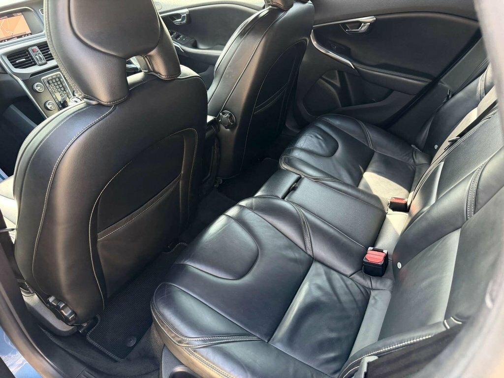 Volvo V40 T2 Momentum - Rear Park Assist, City Safety Black #35