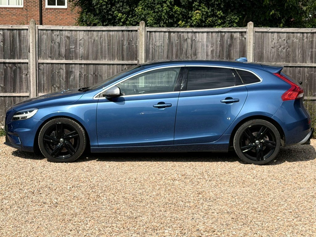 Volvo V40 T2 Momentum - Rear Park Assist, City Safety Black #14