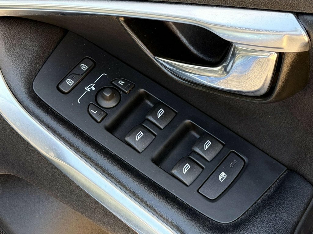 Volvo V40 T2 Momentum - Rear Park Assist, City Safety Black #45