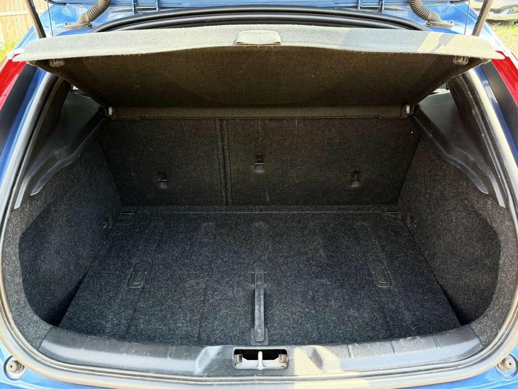 Volvo V40 T2 Momentum - Rear Park Assist, City Safety Black #62