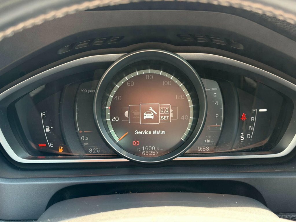 Volvo V40 T2 Momentum - Rear Park Assist, City Safety Black #59
