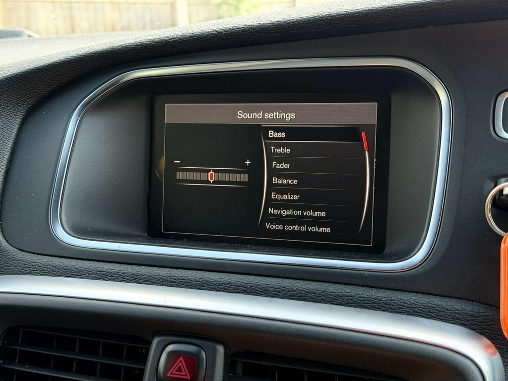 Volvo V40 T2 Momentum - Rear Park Assist, City Safety Black #54