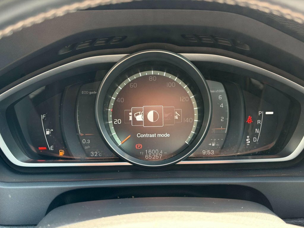 Volvo V40 T2 Momentum - Rear Park Assist, City Safety Black #58