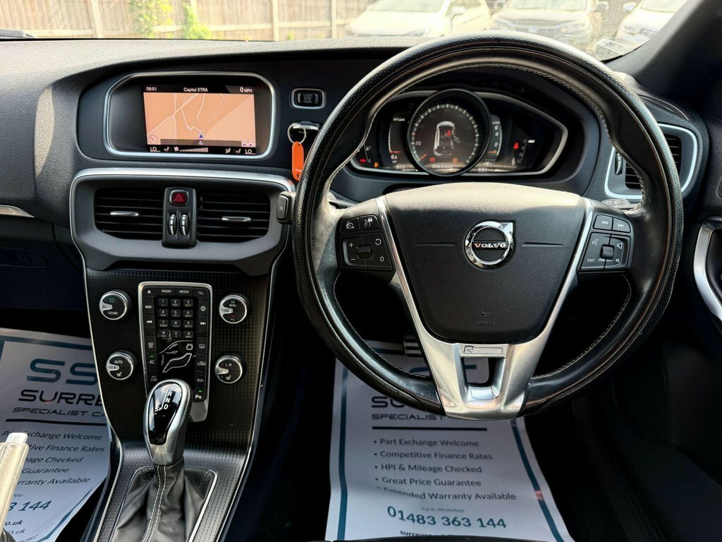 Volvo V40 T2 Momentum - Rear Park Assist, City Safety Black #38