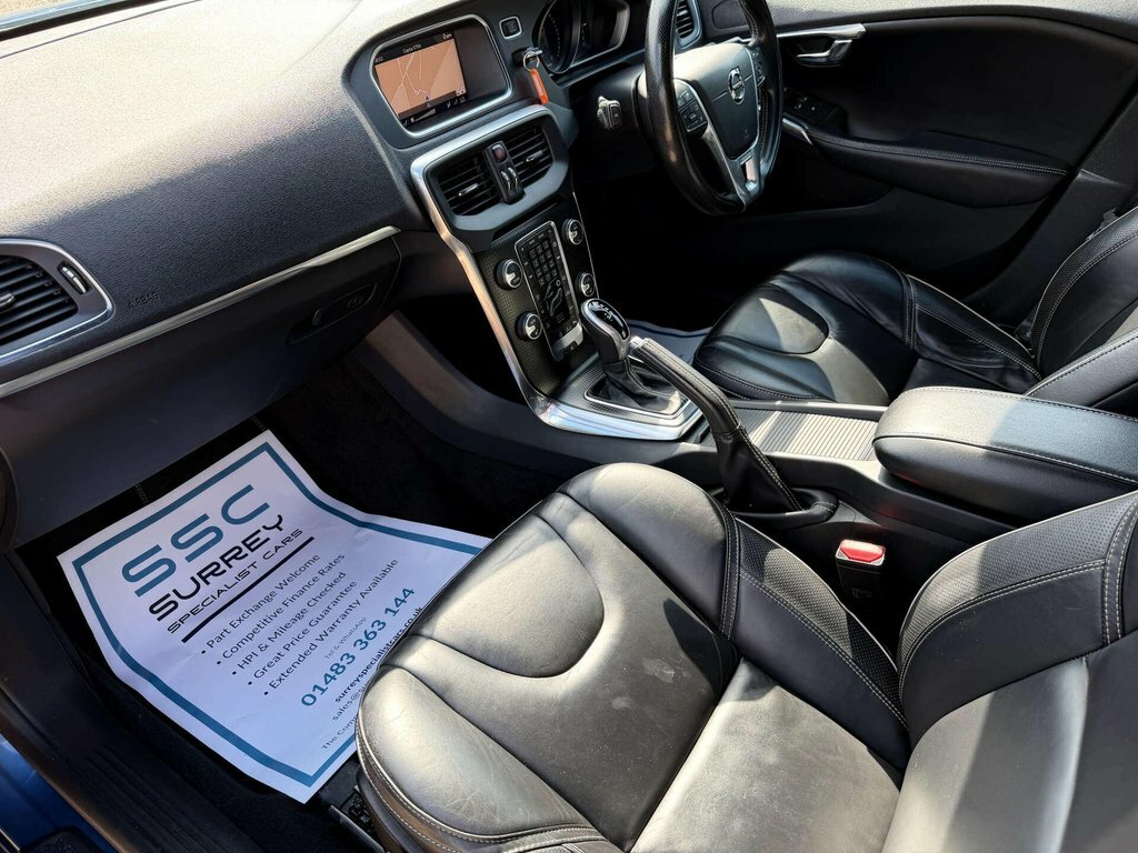 Volvo V40 T2 Momentum - Rear Park Assist, City Safety Black #30
