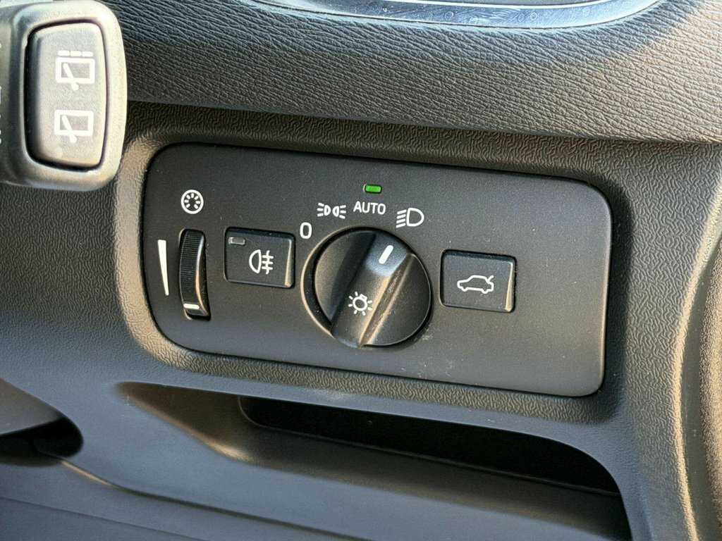 Volvo V40 T2 Momentum - Rear Park Assist, City Safety Black #43