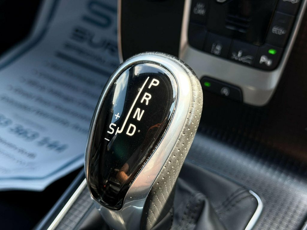 Volvo V40 T2 Momentum - Rear Park Assist, City Safety Black #47