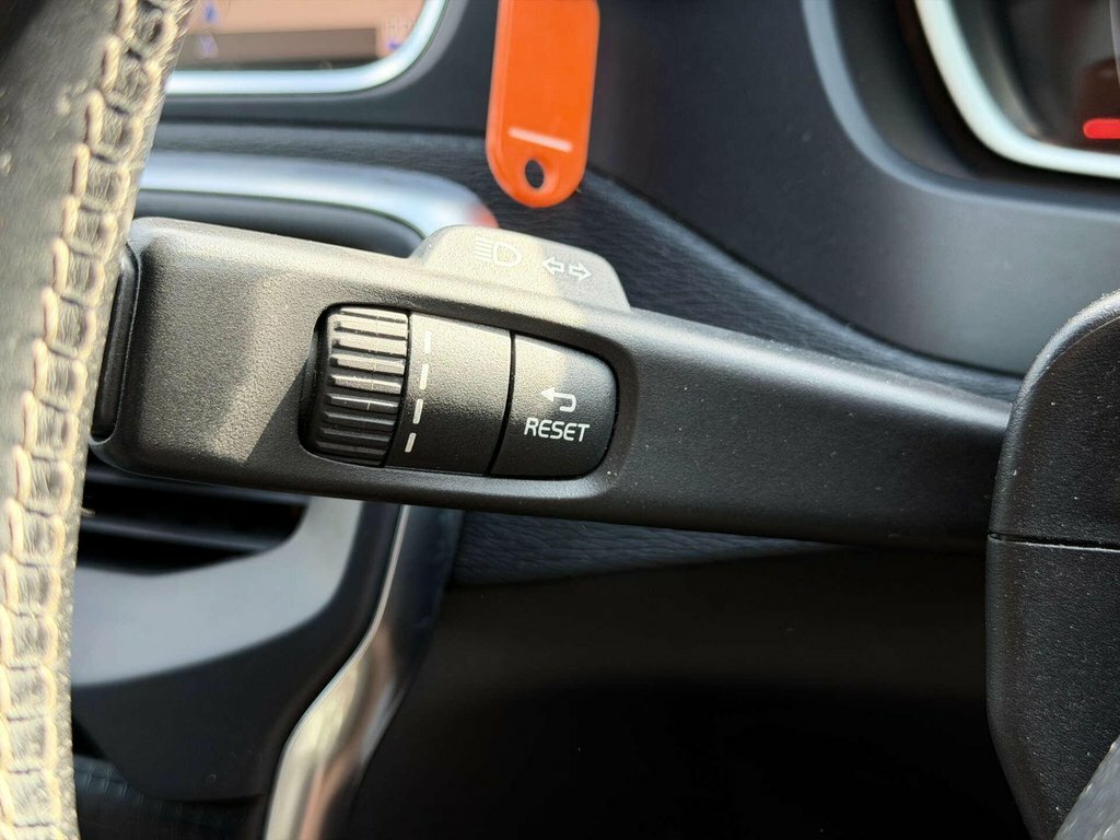 Volvo V40 T2 Momentum - Rear Park Assist, City Safety Black #39