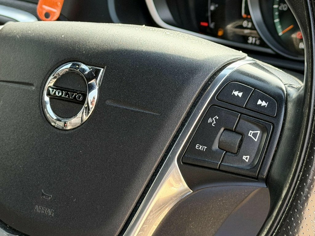 Volvo V40 T2 Momentum - Rear Park Assist, City Safety Black #42