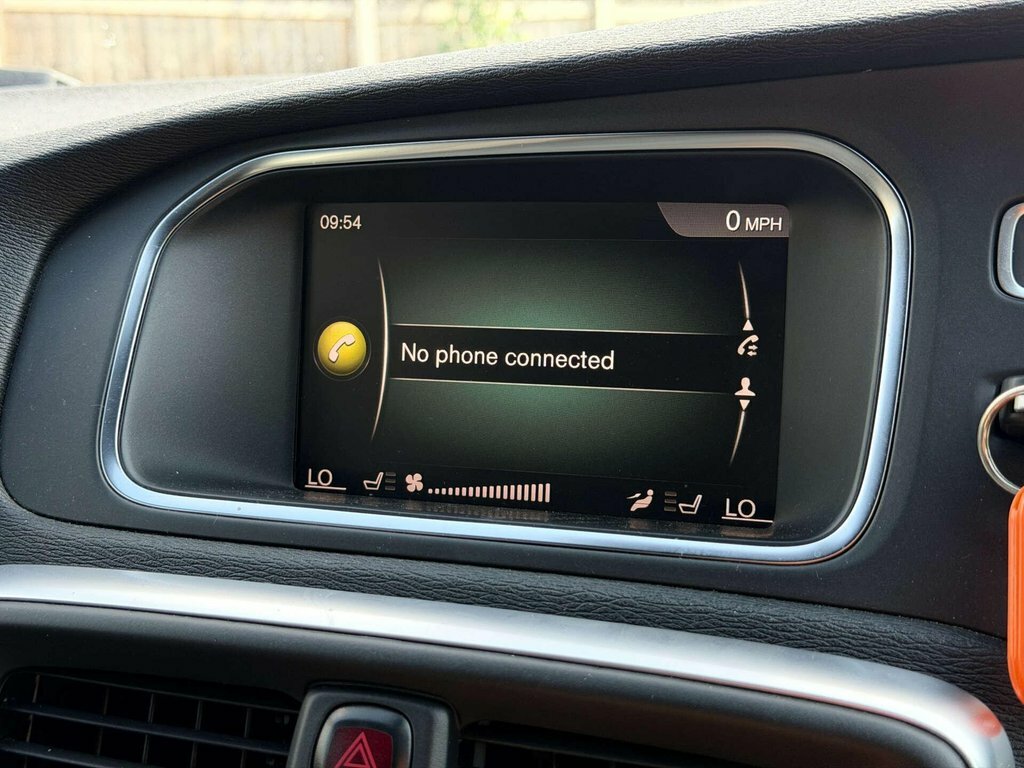 Volvo V40 T2 Momentum - Rear Park Assist, City Safety Black #56