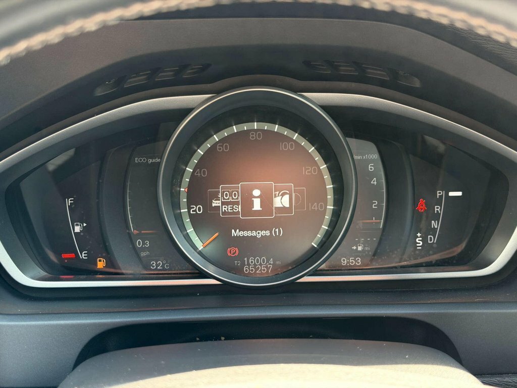 Volvo V40 T2 Momentum - Rear Park Assist, City Safety Black #60
