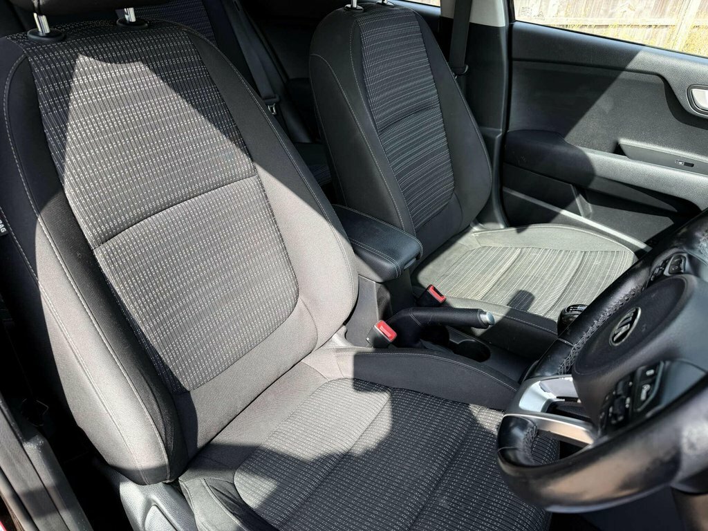 Kia Stonic Grey #30