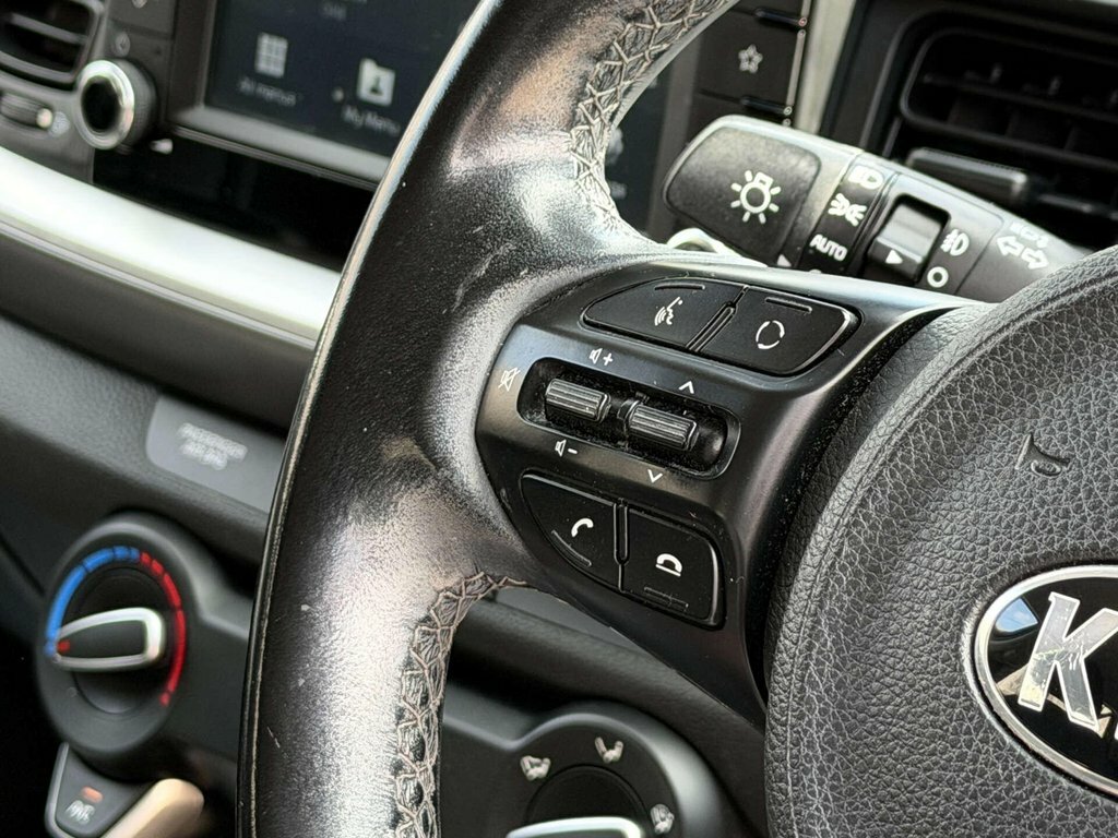 Kia Stonic Grey #40