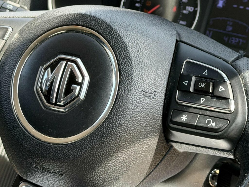 MG ZS Zs Exclusive T White #44