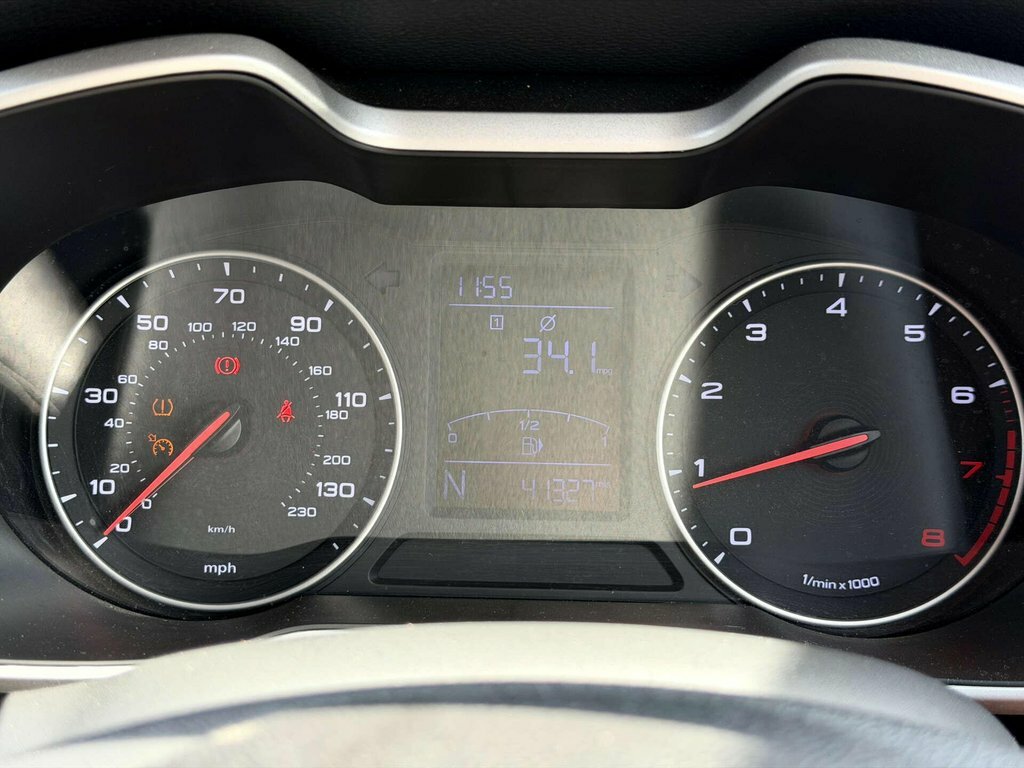 MG ZS Zs Exclusive T White #42