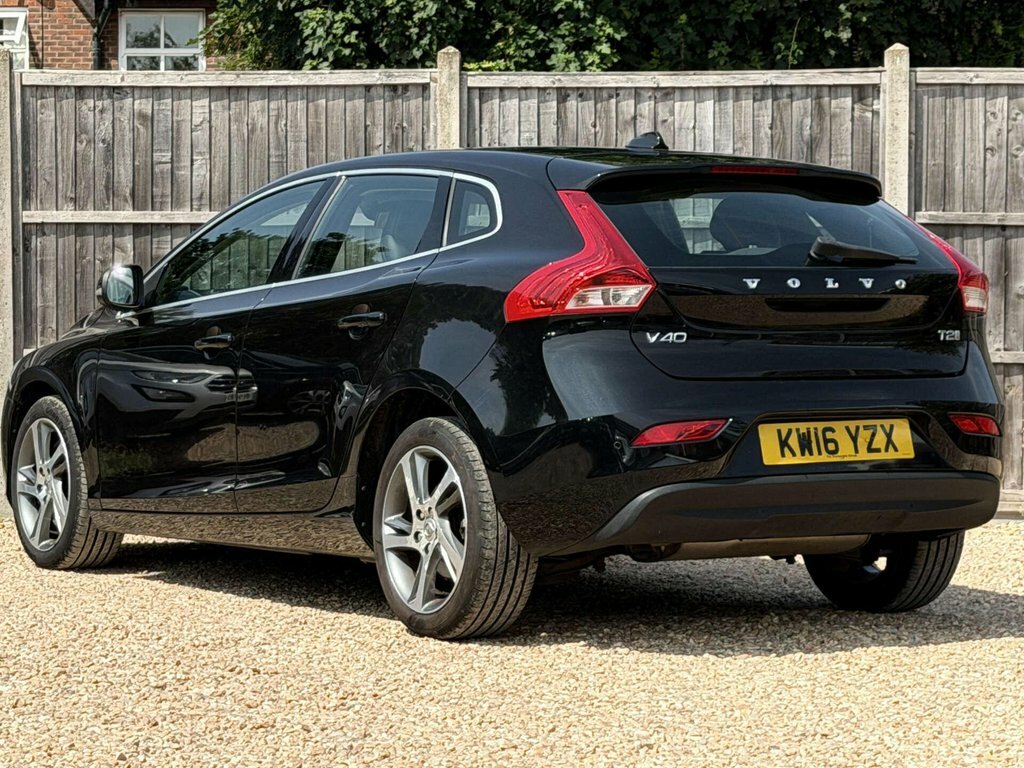Volvo V40 1.5L Inscription Black #4