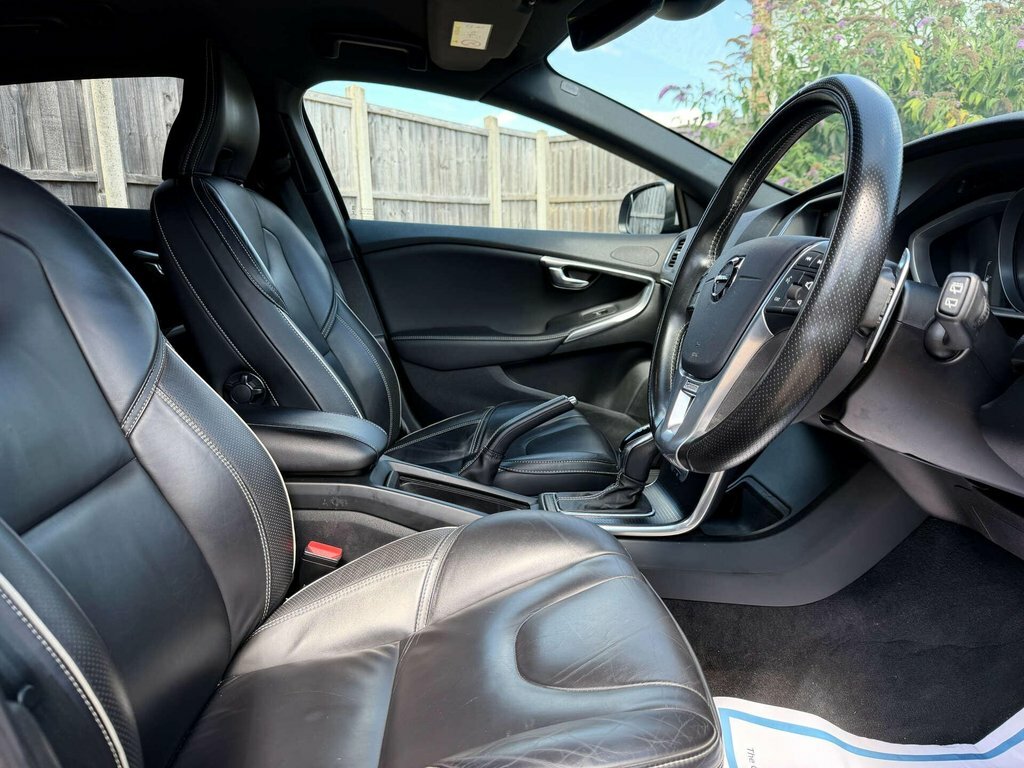 Volvo V40 1.5L R-design Edition Black #5