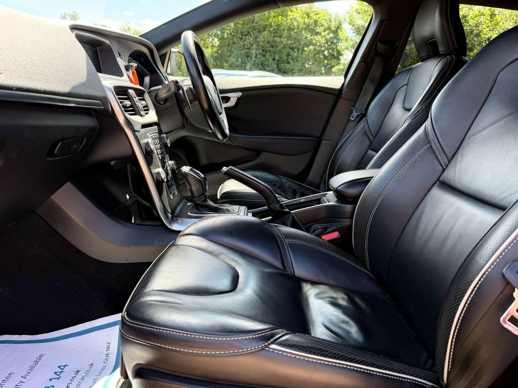 Volvo V40 1.5L R-design Edition Black #6