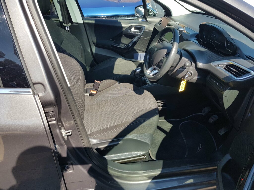 Peugeot 208 Active With Apple Car Play Android Black #11