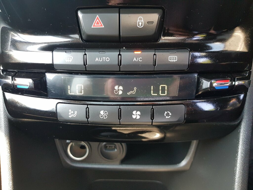 Peugeot 208 Active With Apple Car Play Android Black #23
