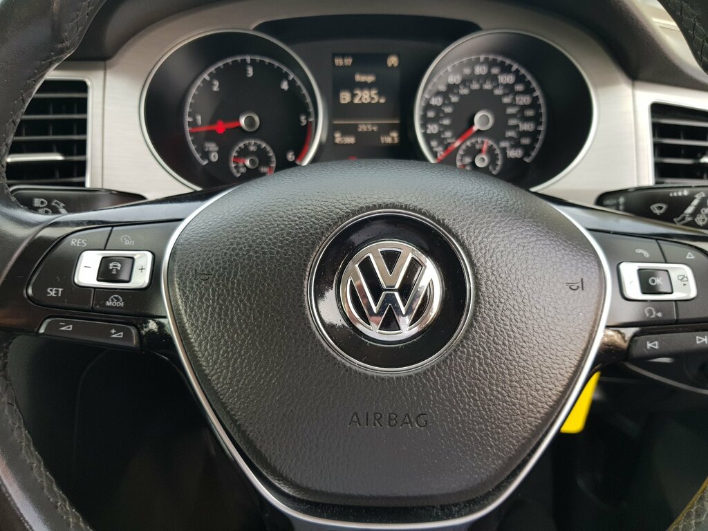 Volkswagen Golf SV Mpv White #16