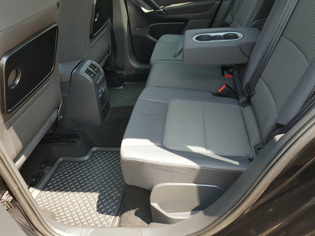 Volkswagen Golf SV Mpv White #13