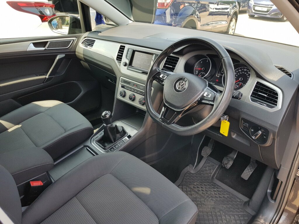 Volkswagen Golf SV Mpv White #10