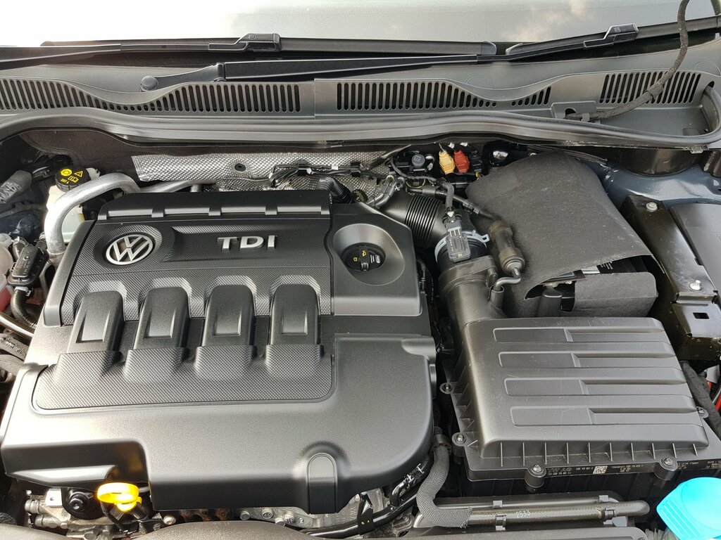 Volkswagen Golf SV Mpv White #26
