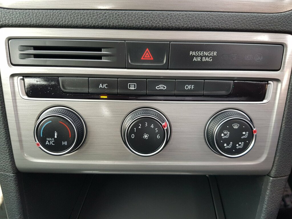 Volkswagen Golf SV Mpv White #19