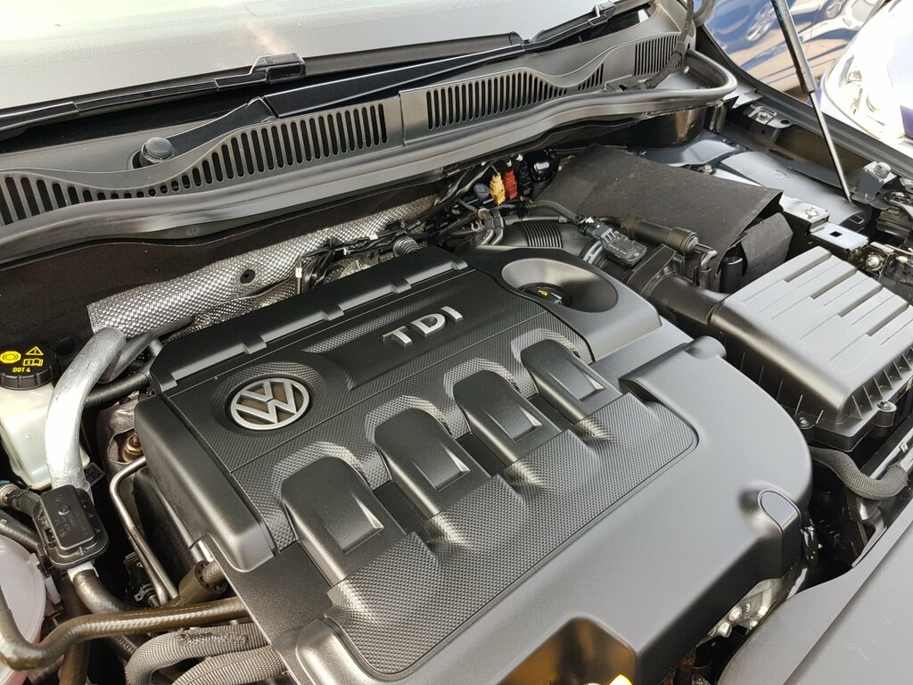 Volkswagen Golf SV Mpv White #27