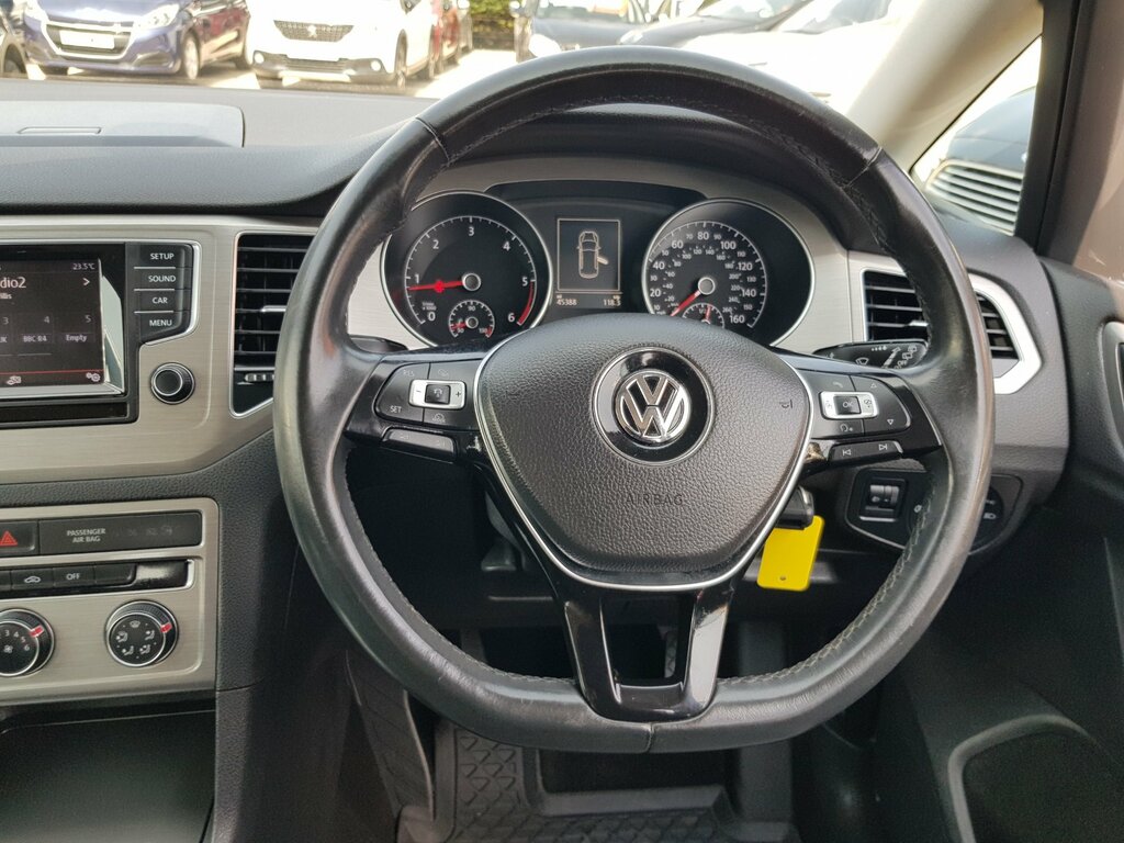 Volkswagen Golf SV Mpv White #15