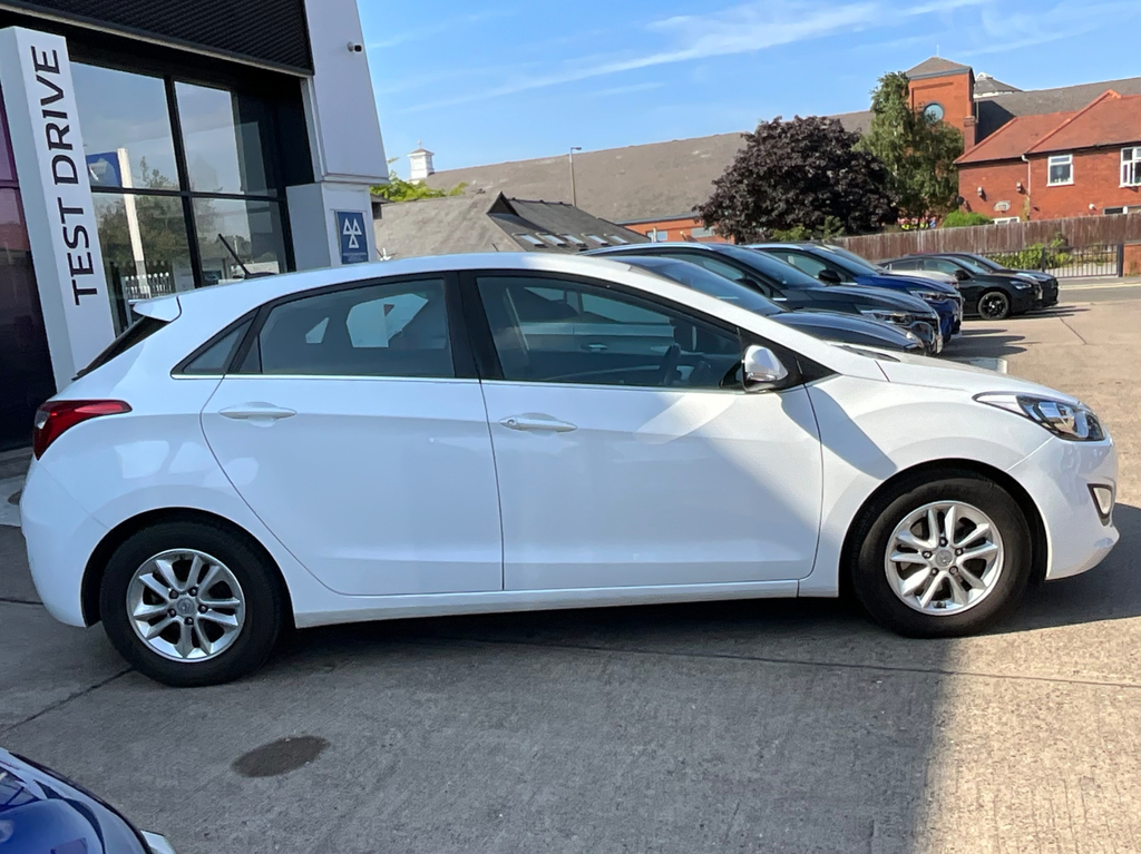 Hyundai I30 1.6 Crdi Blue Drive Se Nav Hatchback Ma  #3