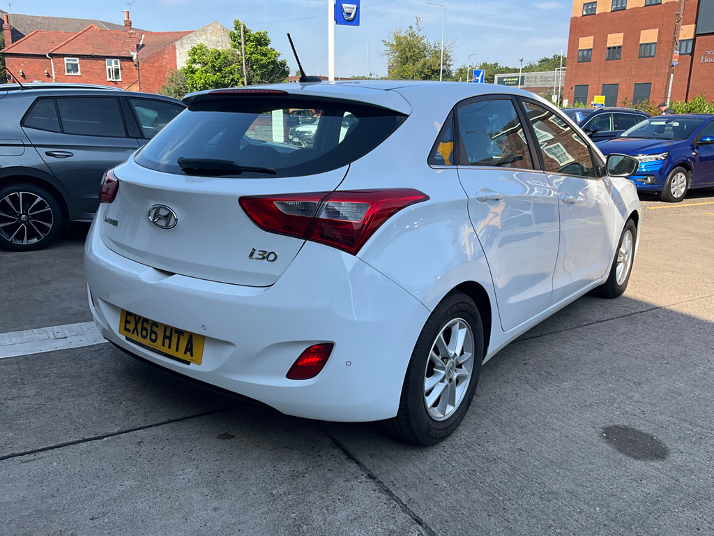 Hyundai I30 1.6 Crdi Blue Drive Se Nav Hatchback Ma  #4