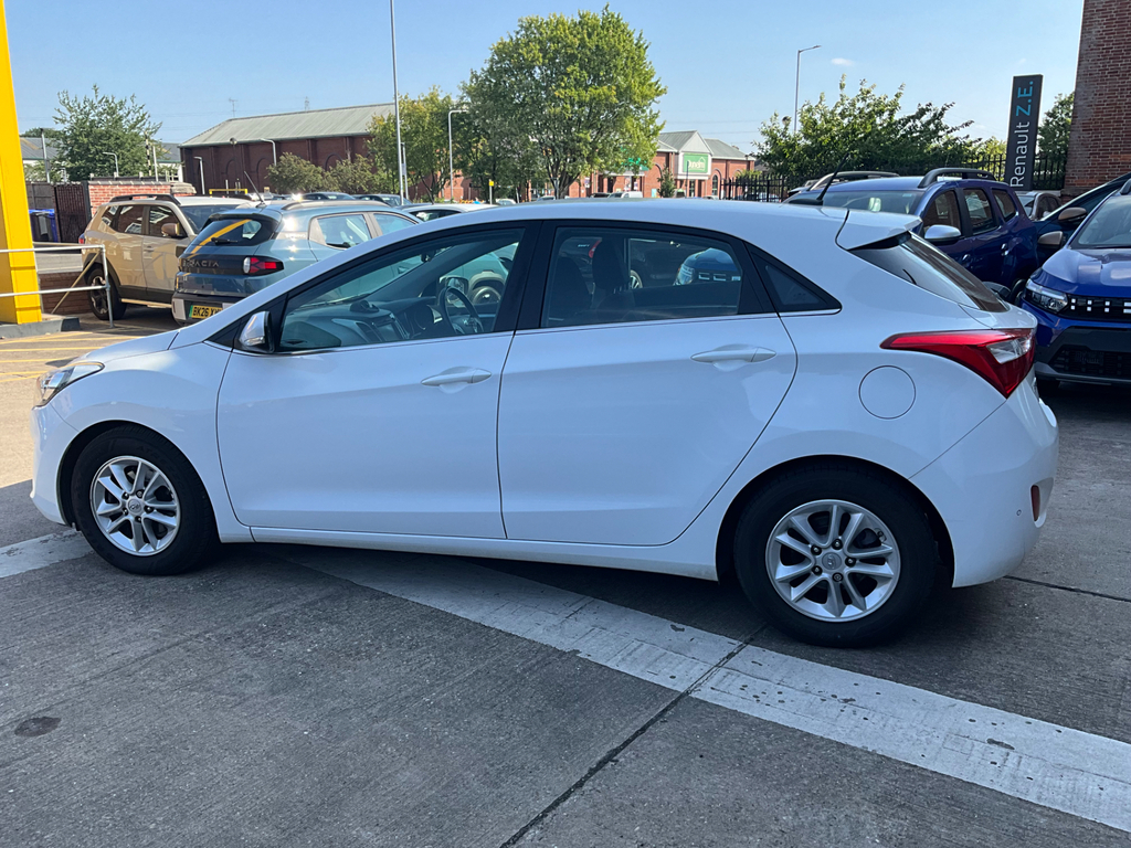 Hyundai I30 1.6 Crdi Blue Drive Se Nav Hatchback Ma  #6